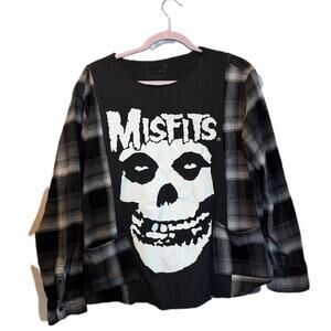 Misfits flannel side up cycle shirt has two pockets well loved